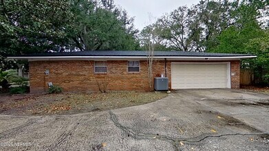 3995 Cross Creek Rd in Jacksonville, FL - Building Photo - Building Photo