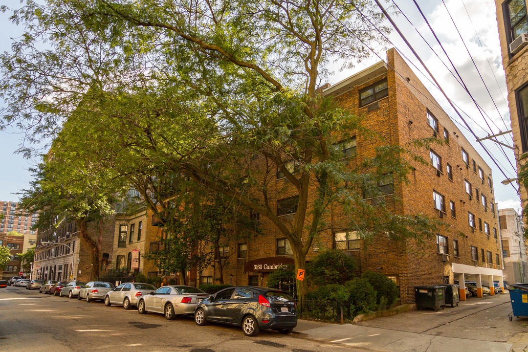3160 N Cambridge Ave in Chicago, IL - Foto de edificio