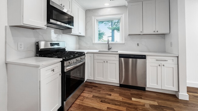 125 Franklin Ave, Unit 2 in Hasbrouck Heights, NJ - Building Photo - Building Photo