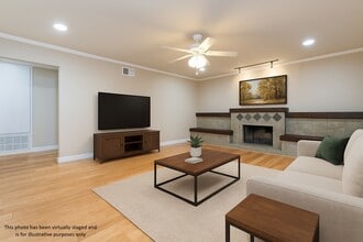 22133 James Alan Cir in Chatsworth, CA - Foto de edificio - Building Photo