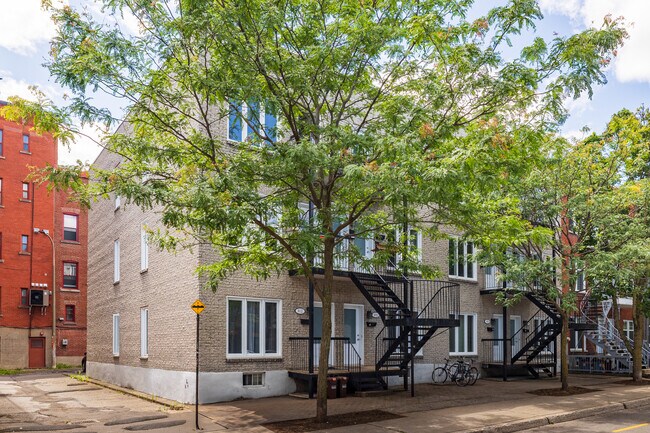 5012-5034 De Brébeuf in Montréal, QC - Building Photo - Primary Photo