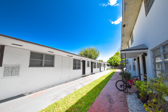 2062-2067 NE 162 Street in North Miami Beach, FL - Building Photo - Building Photo