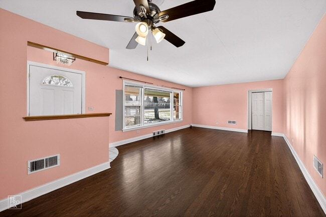 304 E Golf Rd in Mount Prospect, IL - Building Photo - Building Photo