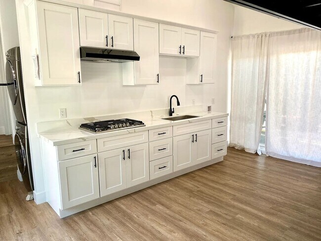 720 Coronado Ave in Long Beach, CA - Building Photo - Building Photo