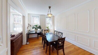 114 University Rd, Unit 2 in Brookline, MA - Foto de edificio - Building Photo