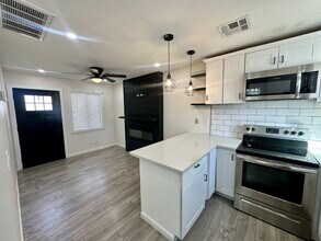 1447 E Mountain View Rd in Phoenix, AZ - Building Photo - Building Photo