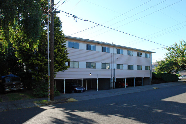 Lloyd Court in Portland, OR - Building Photo - Building Photo