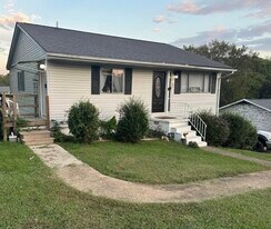 1208 Pickwick Rd in Knoxville, TN - Building Photo