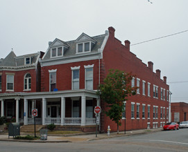 2700 W Grace St in Richmond, VA - Building Photo - Building Photo