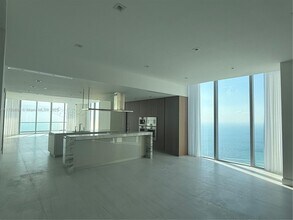 18501 Collins Ave, Unit 4904 in Sunny Isles Beach, FL - Building Photo - Building Photo