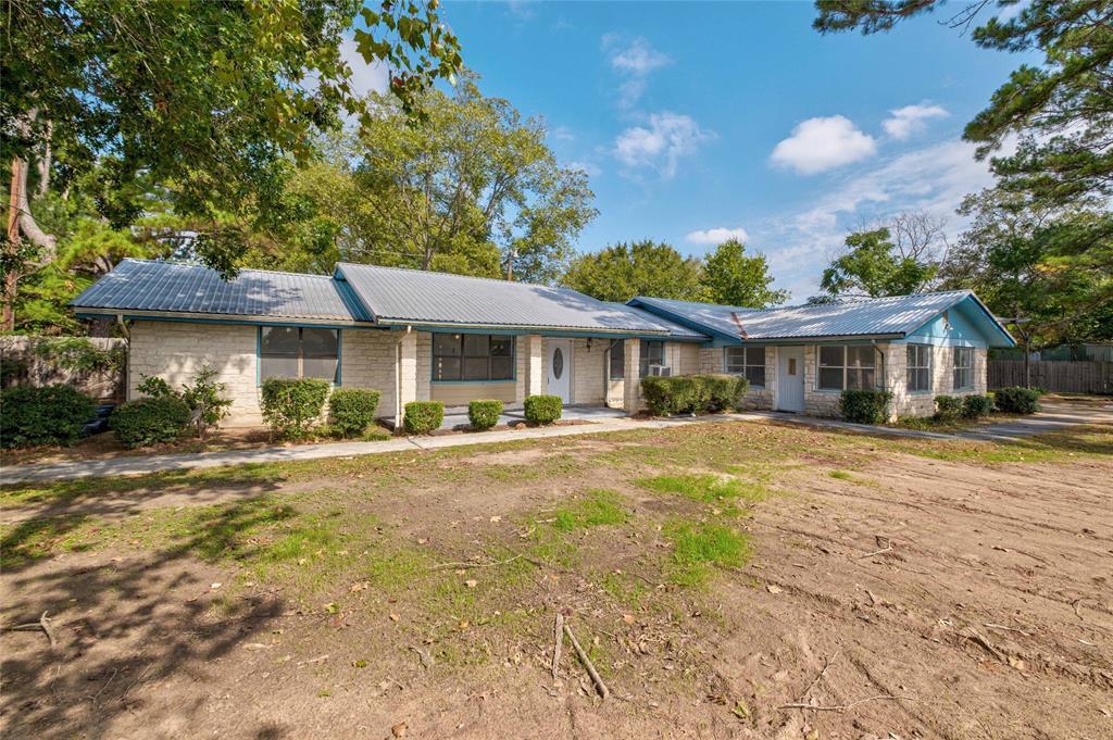 106 Longhorn St in Bastrop, TX - Foto de edificio