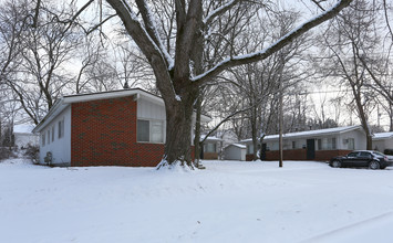 Spring Meadows in Akron, OH - Building Photo - Building Photo