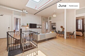Prime Private ROOM in Williamsburg, Unit 5 in Brooklyn, NY - Foto de edificio - Building Photo