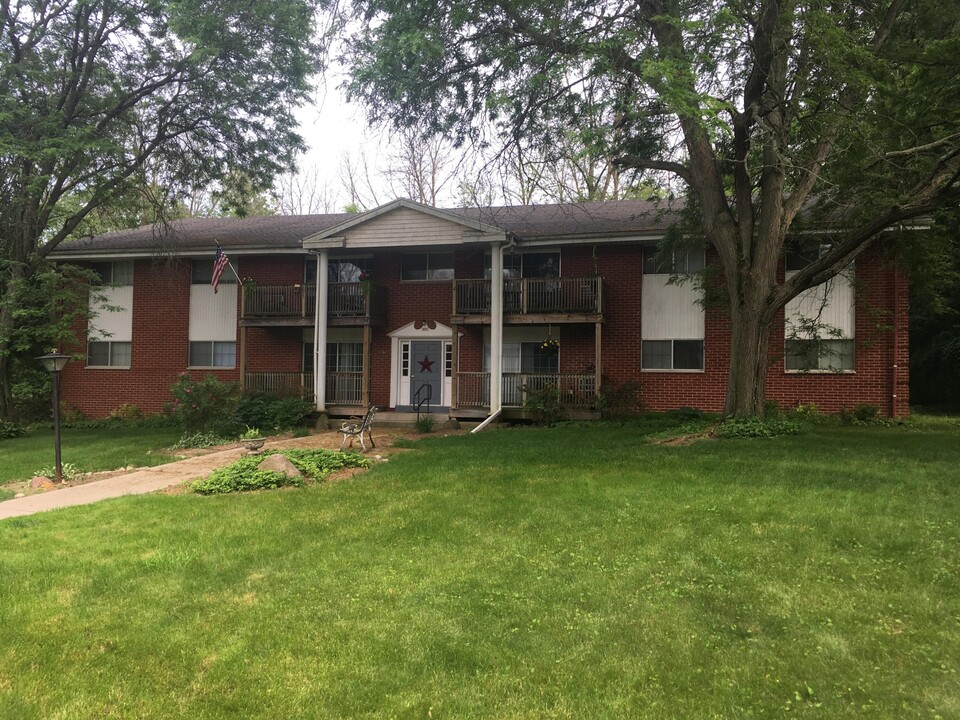 207 Williamsburg Dr in Thiensville, WI - Building Photo