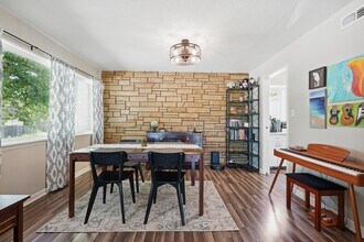 702 E N 10th St in Abilene, TX - Building Photo - Building Photo
