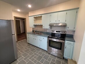 28 W Main St, Unit 3 in Elverson, PA - Building Photo - Building Photo