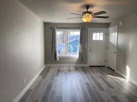 2200-2202 NE Kerr St in Roseburg, OR - Building Photo