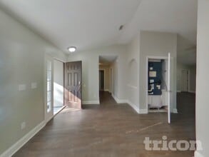 2268 Eisner Dr in Jacksonville, FL - Foto de edificio - Building Photo