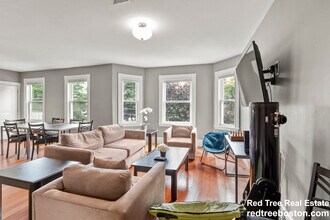 139 Adams St, Unit 5-bed 2-bathU2 in Waltham, MA - Building Photo - Building Photo
