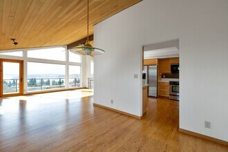 8234 NE 115th Pl in Kirkland, WA - Building Photo - Building Photo