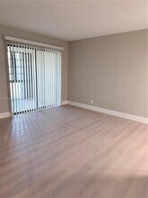 2324 S Cypress Bend Dr in Pompano Beach, FL - Building Photo - Building Photo