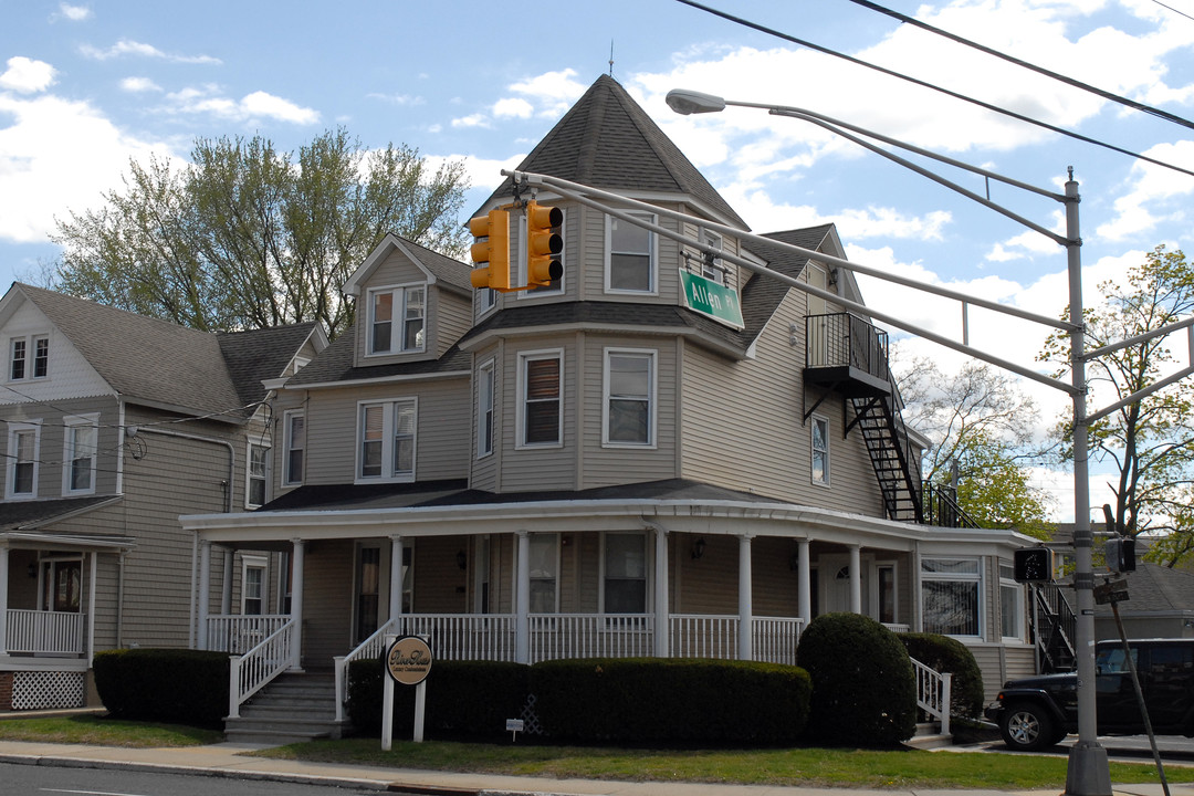 49 Riverside Ave in Red Bank, NJ - Building Photo