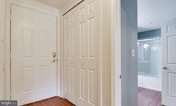 244 S Reynolds St in Alexandria, VA - Building Photo - Building Photo