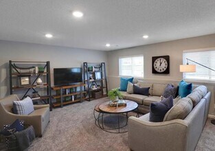 1957 Attenborough St in Shakopee, MN - Building Photo - Building Photo