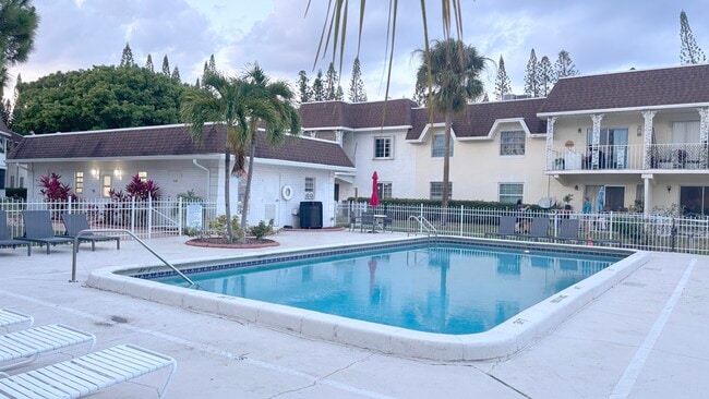 700 SE 2nd Ave in Deerfield Beach, FL - Foto de edificio - Building Photo