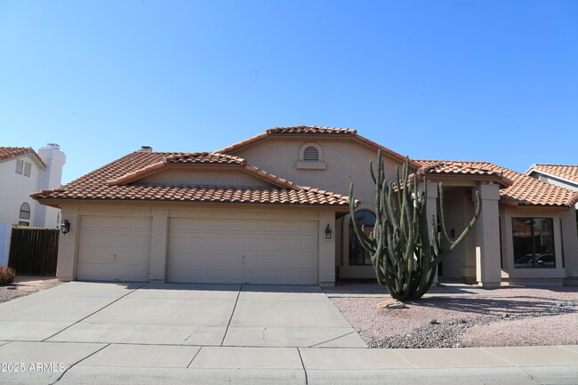 property at 827 W Harbor Dr