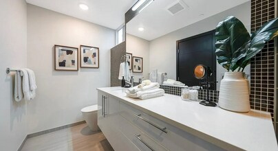 6737 15th Ave NW in Seattle, WA - Building Photo - Building Photo