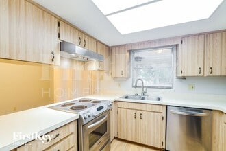 913 Sylvia Dr in Deltona, FL - Building Photo - Building Photo