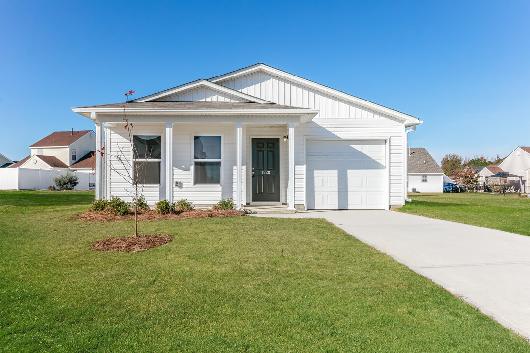 1228 Zoysia Dr in Rocky Mount, NC - Building Photo