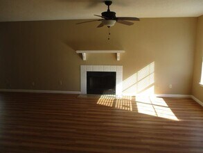 2041 W Windgate Ct in Jacksonville, NC - Building Photo - Building Photo