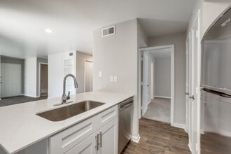 Infinity on the Mark in Dallas, TX - Building Photo - Building Photo