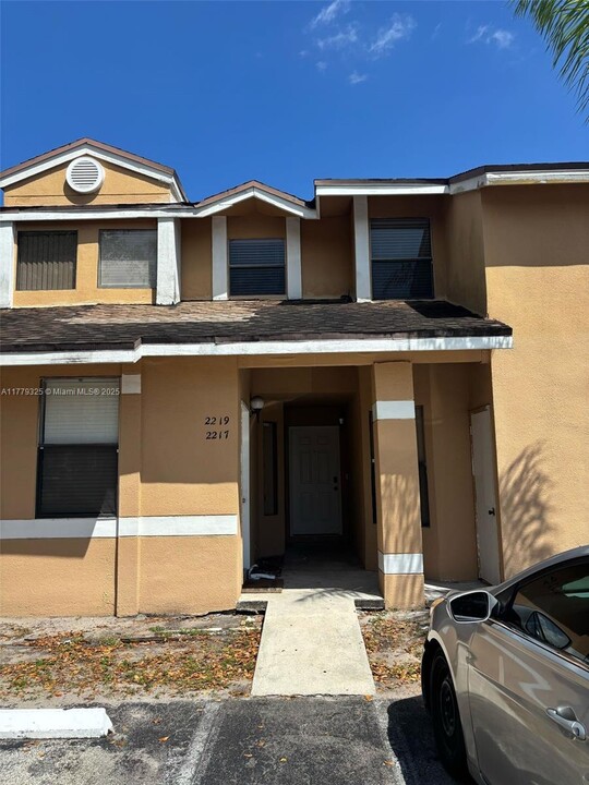 2217 SW 80th Terrace in Miramar, FL - Building Photo