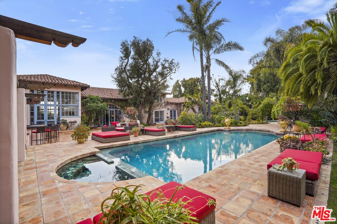 7332 Birdview Ave in Malibu, CA - Building Photo