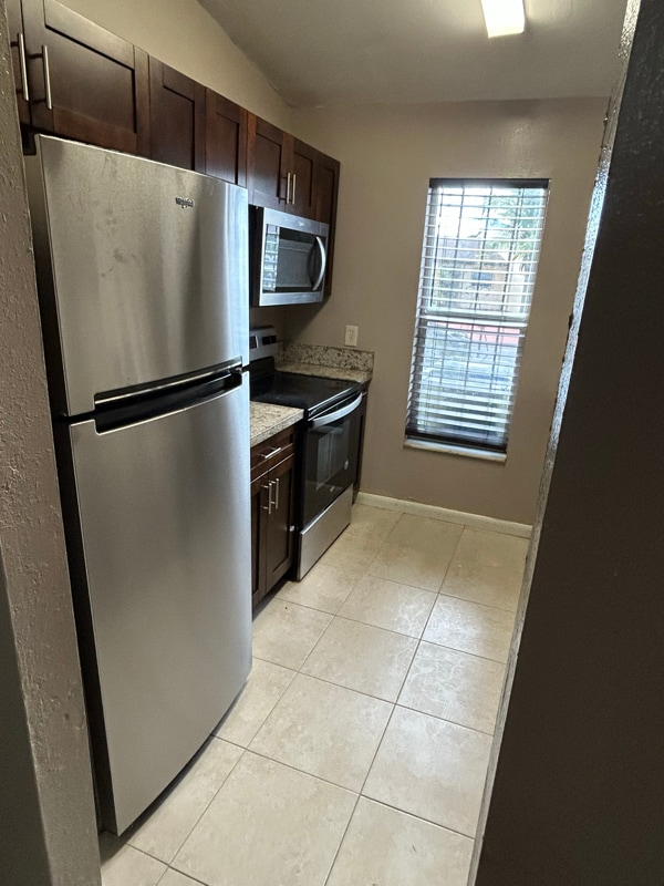 3033 NW 204th Terrace in Miami Gardens, FL - Foto de edificio - Building Photo