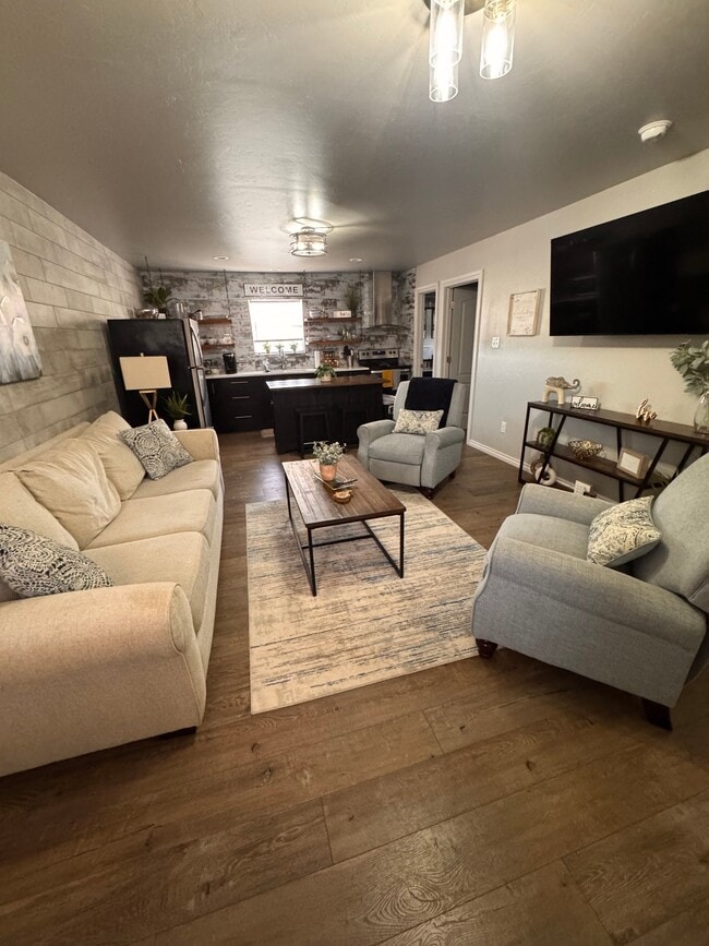 1207 W Gore Blvd, Unit 15