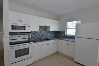 3125 Barrett Ave-Unit -C in Naples, FL - Building Photo - Building Photo