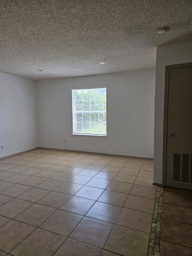 1206 International Blvd in Laredo, TX - Building Photo - Building Photo