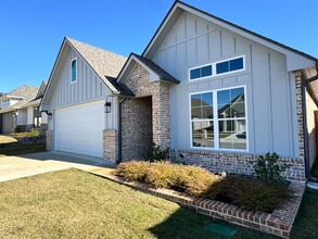 7066 Hillside Ave in Tyler, TX - Building Photo - Building Photo