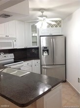 9437 Fontainebleau Blvd in Miami, FL - Building Photo - Building Photo