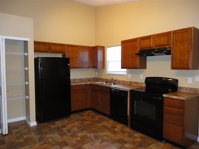 1046 Mosswood Cir in Franklin, IN - Building Photo - Building Photo