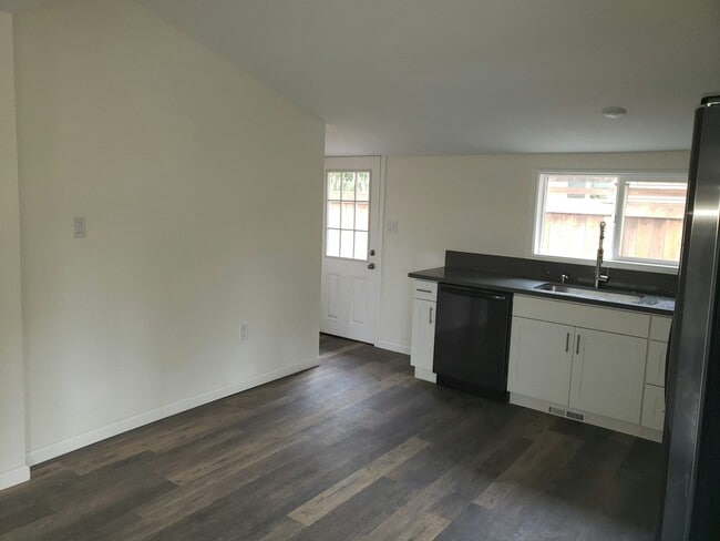 12726 SE Oatfield Rd in Milwaukie, OR - Building Photo - Building Photo