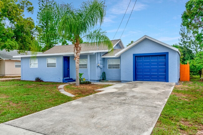 1515 Sadlon Ave in Belleair, FL - Foto de edificio - Building Photo