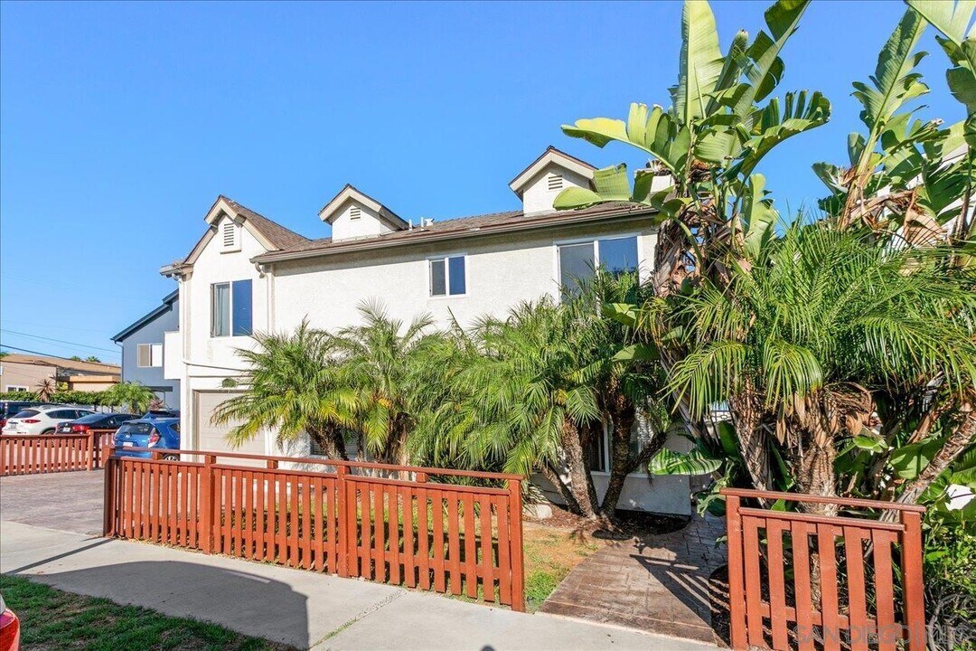 4663 Iowa St in San Diego, CA - Building Photo