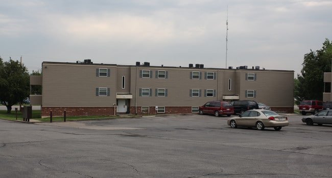 Applewood Apartments in Paola, KS - Building Photo - Building Photo