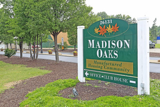 Madison Oaks in Madison Heights, MI - Building Photo - Building Photo