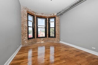 2754 W Cermak Ave. in Chicago, IL - Foto de edificio - Interior Photo